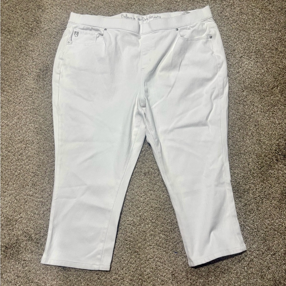 BELLE BY KIM GRAVEL Beachy White Women's Denim Capris